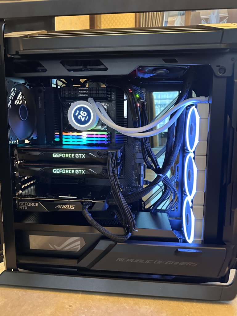 安装好的机箱内部